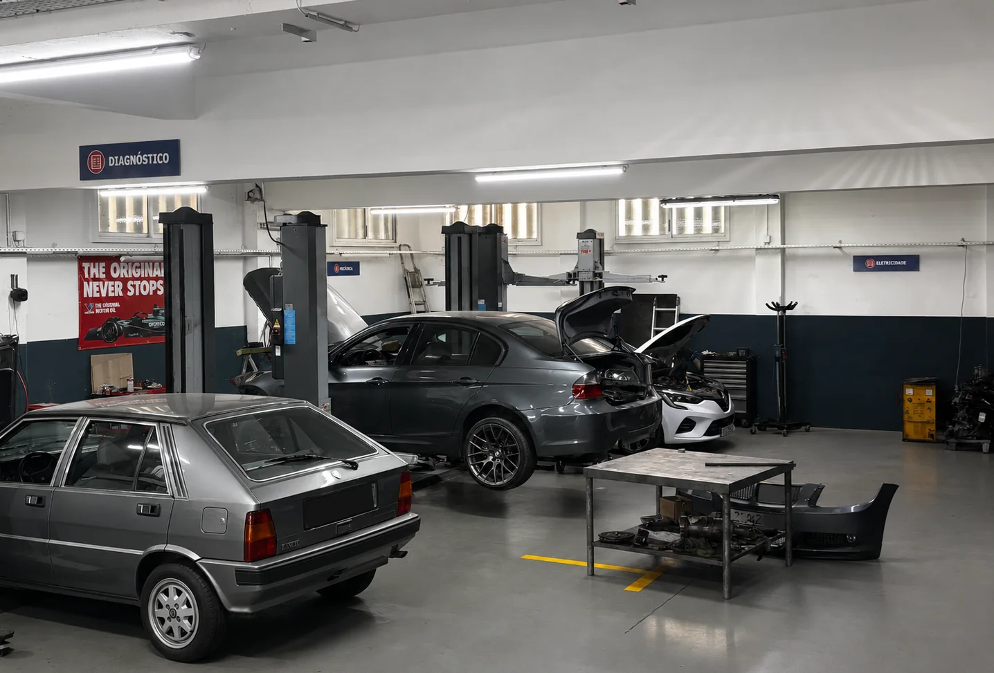 Interior da oficina Rujoficar